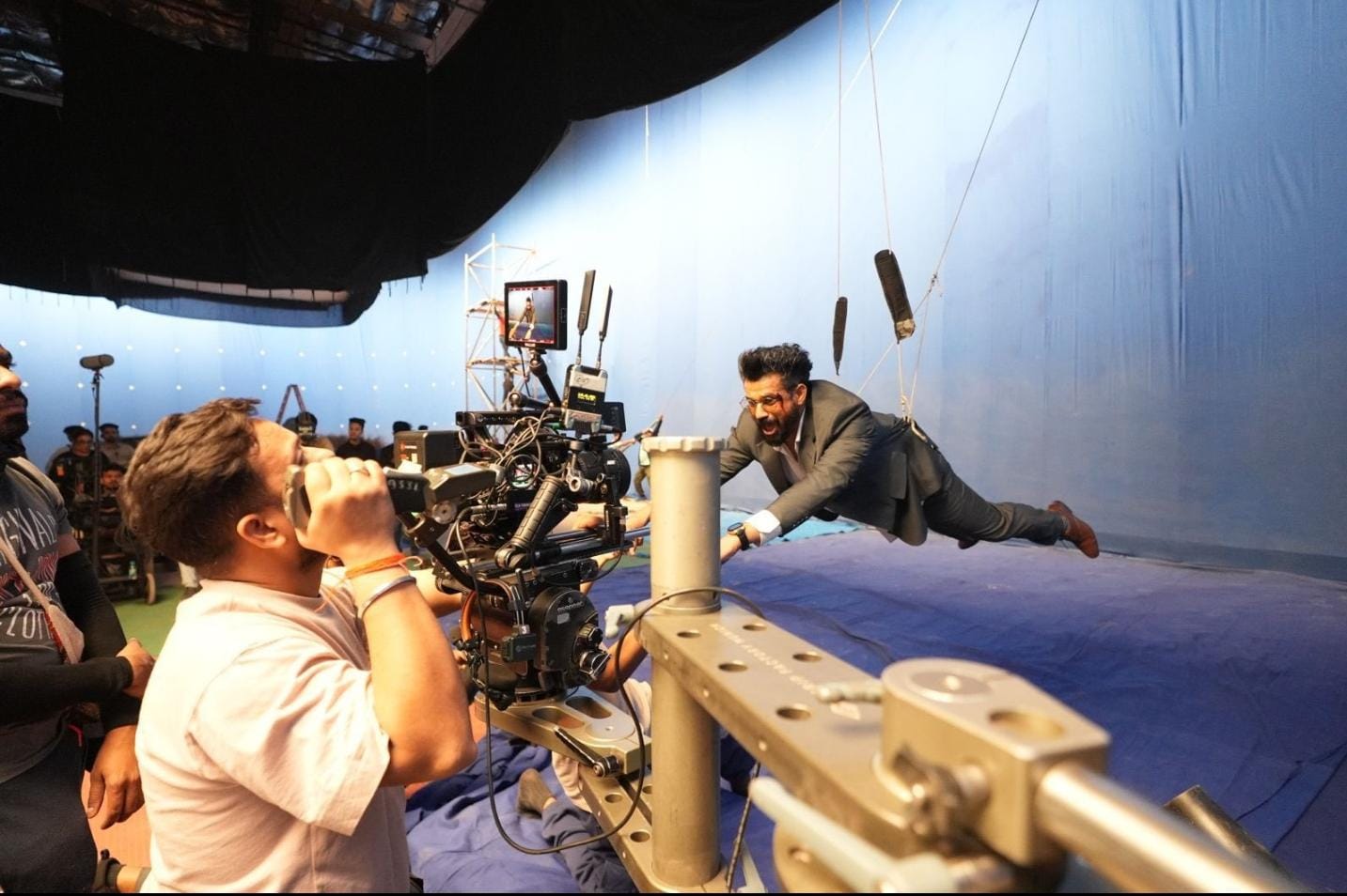 फिल्म 'क्रेज़ी' के बिहाइंड द सीन से पहली झलक आई सामने