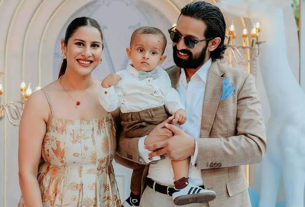 विक्रांत मैसी ने पहली बार दिखाया अपने बेटे का चेहरा