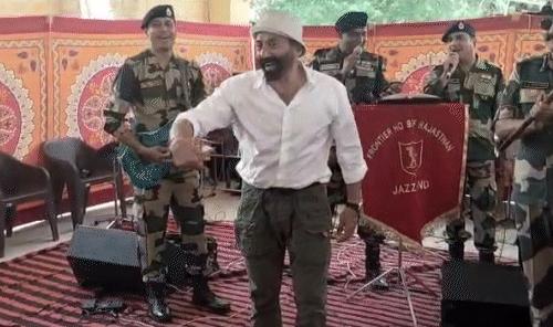  बीएसएफ जवानों के साथ सनी देओल ने किया डांस