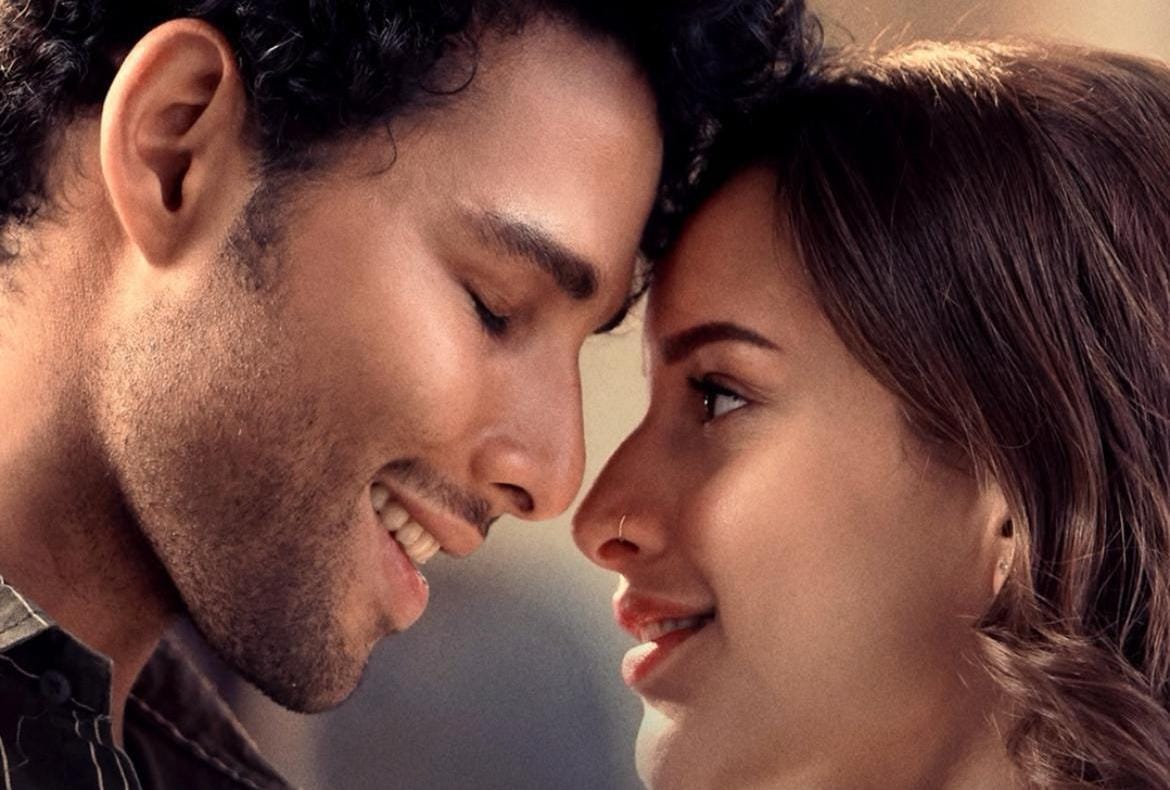 धड़क-2 के नए पोस्टर में दिखा सिद्धांत और तृप्ति का रोमांटिक अंदाज