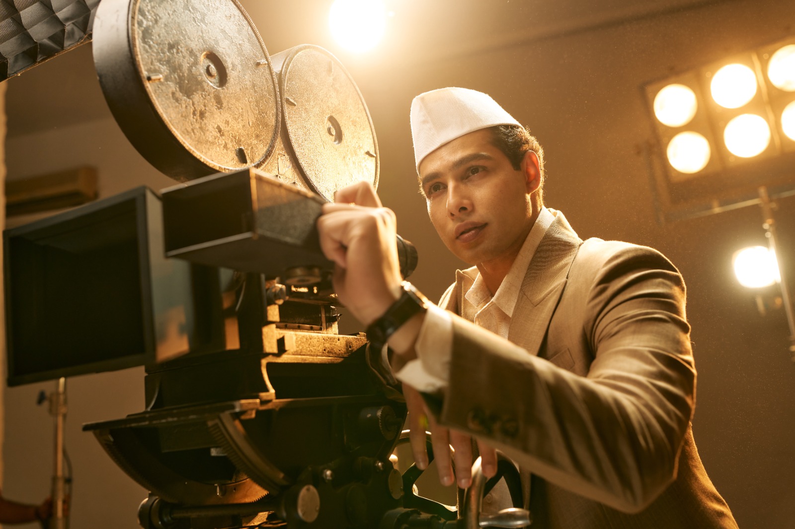 भारतीय सिनेमा के बागी वी. शांताराम की भूमिका निभाएंगे सिद्धांत चतुर्वेदी