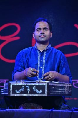 चक्रधर समारोह : डॉ.विपुल कुमार राय के संतूर वादन से गूंजा रायगढ़