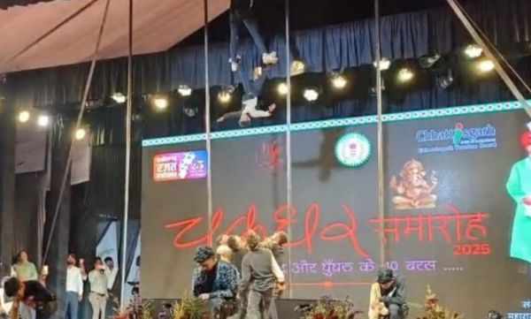 बस्तर से आये मल्ल खम्ब के कलाकारों चक्रधर समारोह में सांस थमा देने वाला अकल्पनीय प्रदर्शन