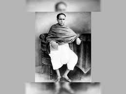 "कोई मनुष्य अगर बङा बनना चाहता है, तो छोटे से छोटा काम भी करे, क्यूंकि स्वावलम्बी ही श्रेष्ठ होते है।" ~ इश्वर चन्द्र विद्यासागर