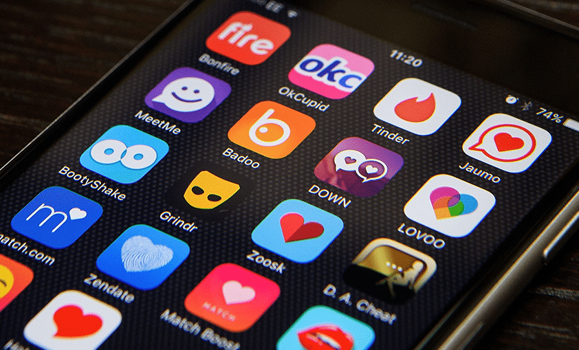 बड़े धोखे हैं इस राह में