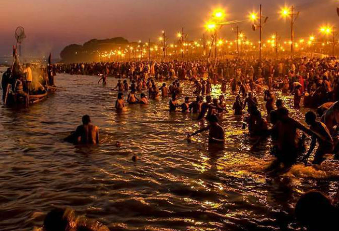 मौनी अमावस्या पर संगम स्नान 