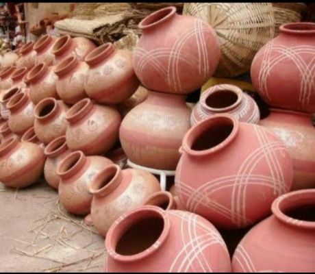   " मिट्टी के घड़े "