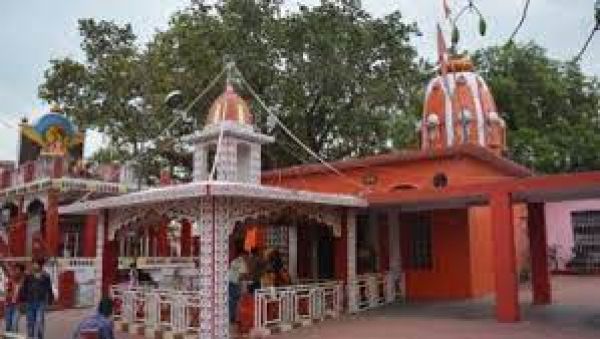 प्रसिद्ध मंदिरो  में एक है माँ सर्वमंगला देवी मंदिर
