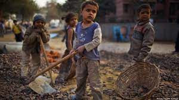 शिक्षा से दूर, बच्चे ही मजबूर