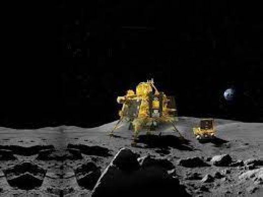 चांद पर उतरा विक्रम