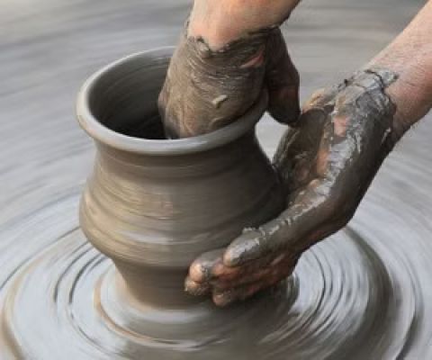 मिट्टी में मिलते कुम्हारों के अरमान