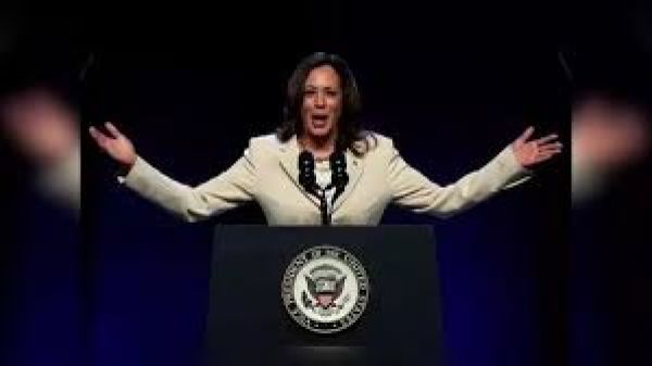 &lsquo;फीमेल ओबामा'  के नाम से चर्चित कमला हैरिस अब चुनाव के दौड़ में  