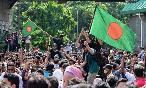 बांग्लादेश में  बढ़ती अराजकता और दम तोड़ती मानवीयता