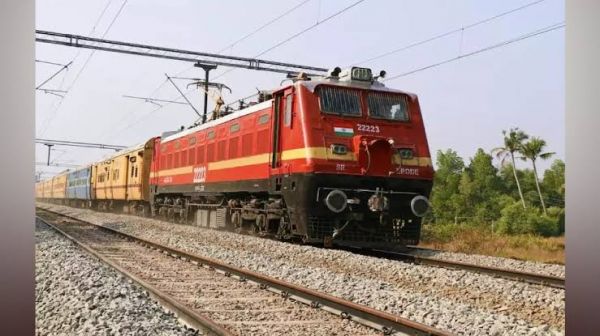 भारत की वैश्विक महाशक्ति बनने की यात्रा में रेलवे की भूमिका