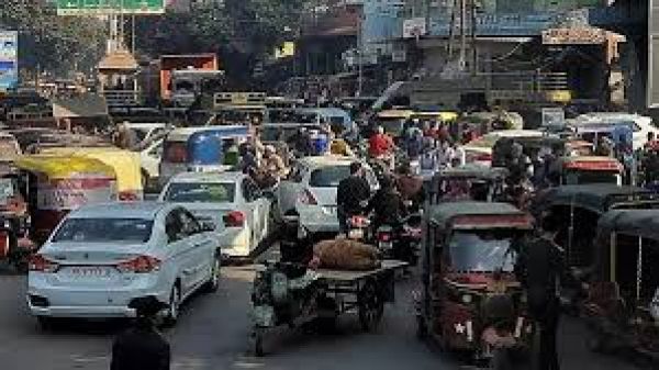 वाहनों की पार्किंग की बड़ी समस्या से जूझते शहर