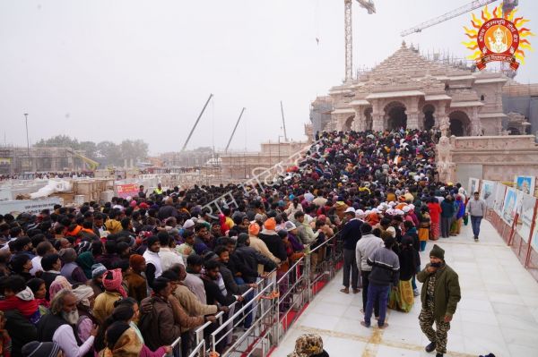 कंपकंपाती ठंड में श्री रामलला के दर पहुंचे रिकॉर्ड श्रद्धालु