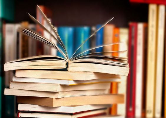 किताबों को साथी बनाकर तो देखिए