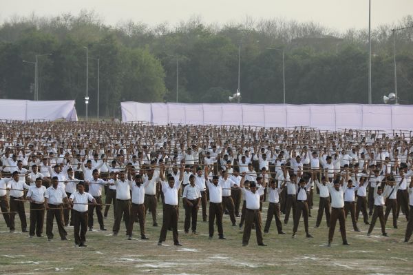 शाखा टोली एकत्रीकरण: स्वयंसेवकों ने स्वच्छता व पर्यावरण संरक्षण की पेश की मिसाल