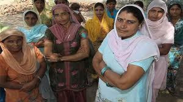 हरियाणा के ढाणी बीरन गांव में महिलाओं ने घूंघट प्रथा से पाई आज़ादी