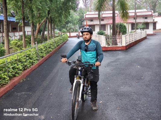 बलरामपुर : साइकिल से भारत भ्रमण कर पप्पू राम दे रहे पर्यावरण संरक्षण का संदेश, एक लाख पौधारोपण का उद्देश्य