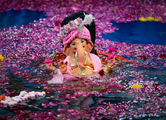 गणेश विसर्जन: परंपरा, महत्व और वर्तमान चुनौतियाँ