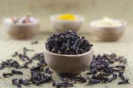 कोलेस्ट्रॉल और डायबिटीज में फायदेमंद हो सकती है लौंग