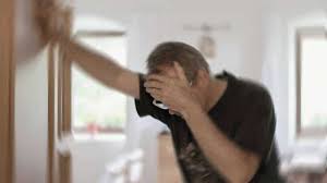  50 साल या इससे ज्यादा है तो ये लक्षण न करें इग्नोर