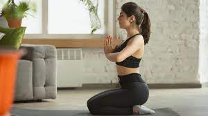 भोजन के बाद करें ये एक आसन और पाएं गैस, एसिडिटी के साथ ब्लोटिंग हर समस्या से राहत