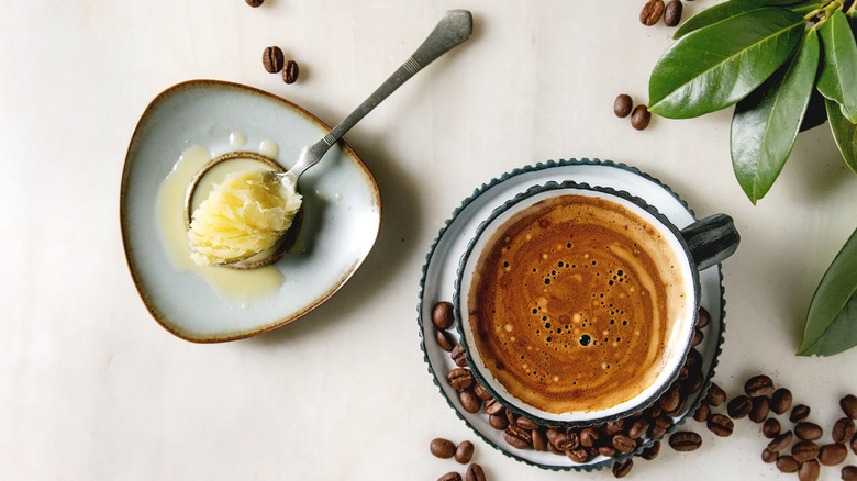 घी वाली कॉफी - परफेक्ट मॉर्निंग ड्रिंक है 