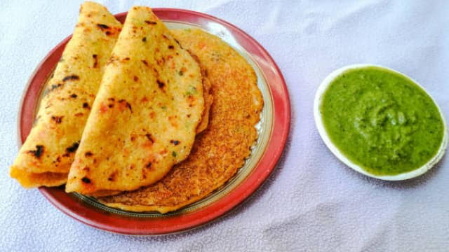 मिनटों में तैयार करें आलू का चीला