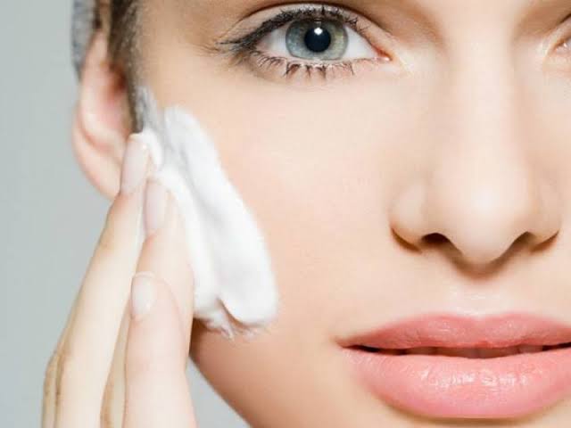 दूध की मदद से निखारें सौंदर्य