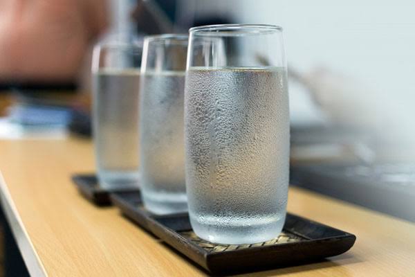 तेज धूप से आकर ठंडा पानी पीने से पहले इन बातों का रखें ख्याल