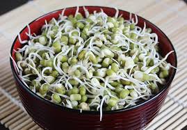 इन परेशानियों में कारगर है अंकुरित मूंग दाल: