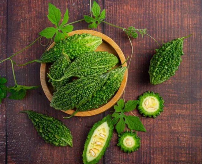 स्वाद में कड़वा, जहर जैसा लगने वाला करेला सेहत के लिए वरदान से कम नहीं 