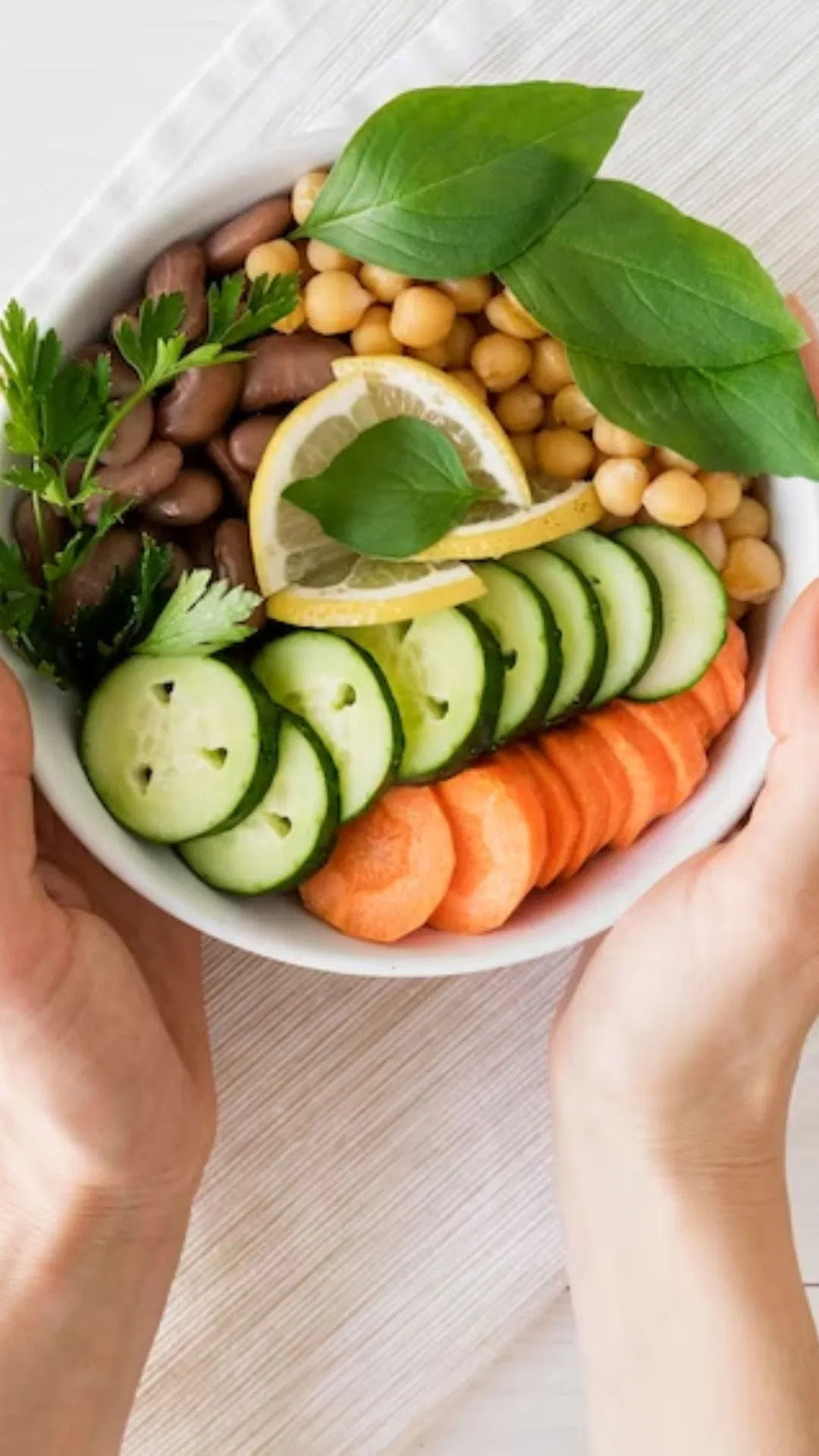 हाई यूरिक एसिड से जूझ रहे हैं, तो खाली पेट कर लीजिए इन चीजों का सेवन