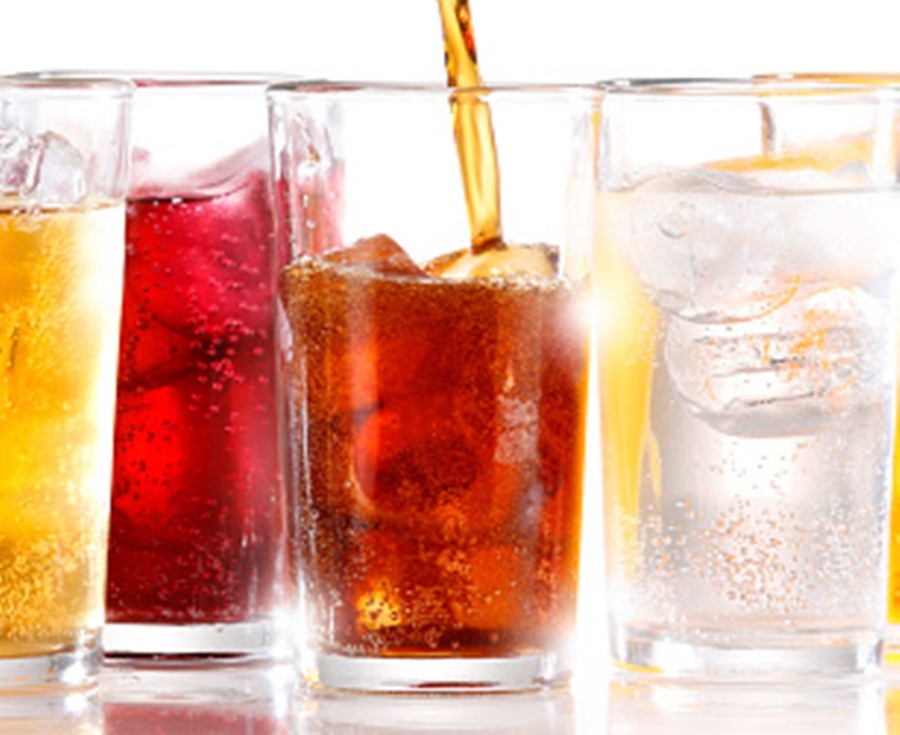 यूएई ने स्वास्थ्यवर्धक विकल्पों को बढ़ावा देने के लिए मीठे पेय पदार्थों पर चीनी आधारित कर लागू किया