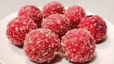 त्योहारों पर घर पर बनाएं टेस्टी और हेल्दी गुलकंद नारियल लड्डू