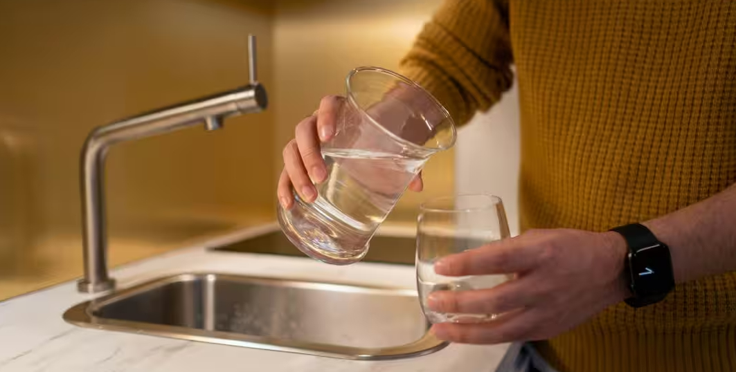 खाना खाने से पहले पानी पीने के लिए क्यों कहते हैं डॉक्टर्स