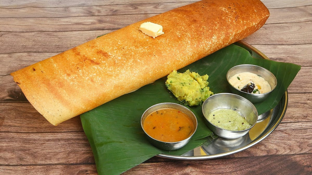 मुंबई में स्वाद का खजाना: बटर बन्स, नीर और कई लाजवाब व्यंजन  
