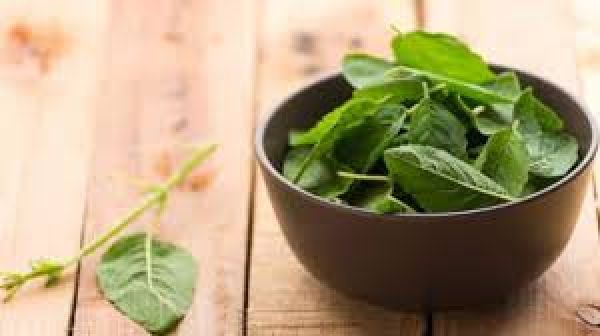 रोजाना इन पत्तों को खाने से स्किन और सेहत दोनों रहती है अच्छी