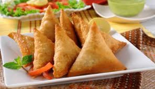 मानसून में लें समोसे-चाट का मजा