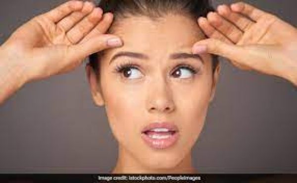 माथे पर दिखने वाले कालेपन को दूर करेंगे ये घरेलू नुस्खे