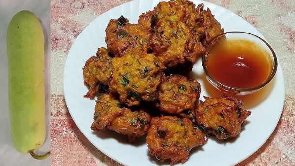 खाना खजाना : लौकी-कुट्टू के पकौड़े