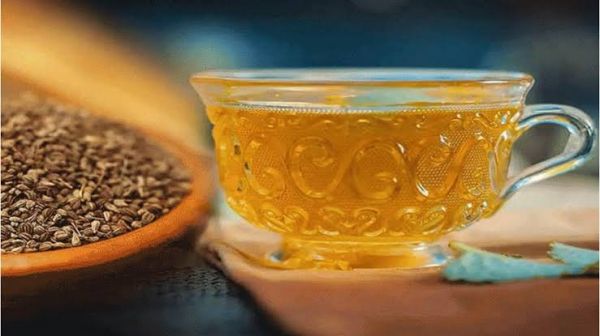 कोलेस्ट्रॉल को कंट्रोल करता है अजवाइन का पानी