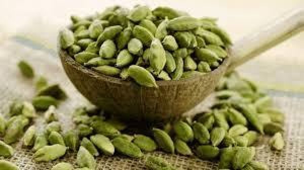इलायची का पानी पीने से कंट्रोल में रहेगा ब्लड प्रेशर