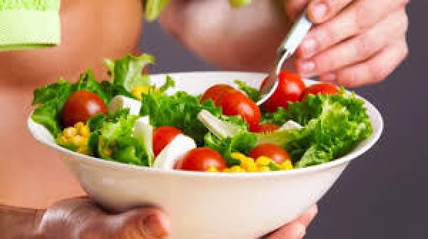 डाइटिंग का मतलब भूखा रहना नहीं... डाइट को बैलेंस करना है