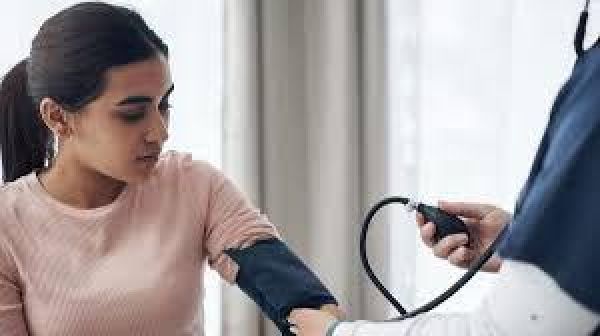  ब्लड प्रेशर हाई होने पर सुबह शरीर में  दिखाते हैं ये लक्षण  