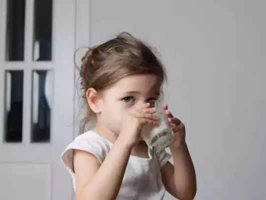 कब्ज में दूध पीना चाहिए या फिर नहीं?