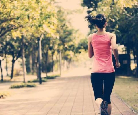 सुबह सिर्फ 10 मिनट दौड़ने के बेहतरीन फायदे