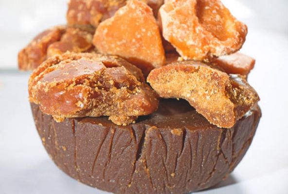 खांसी-जुकाम में गुड़ खाने के फायदे